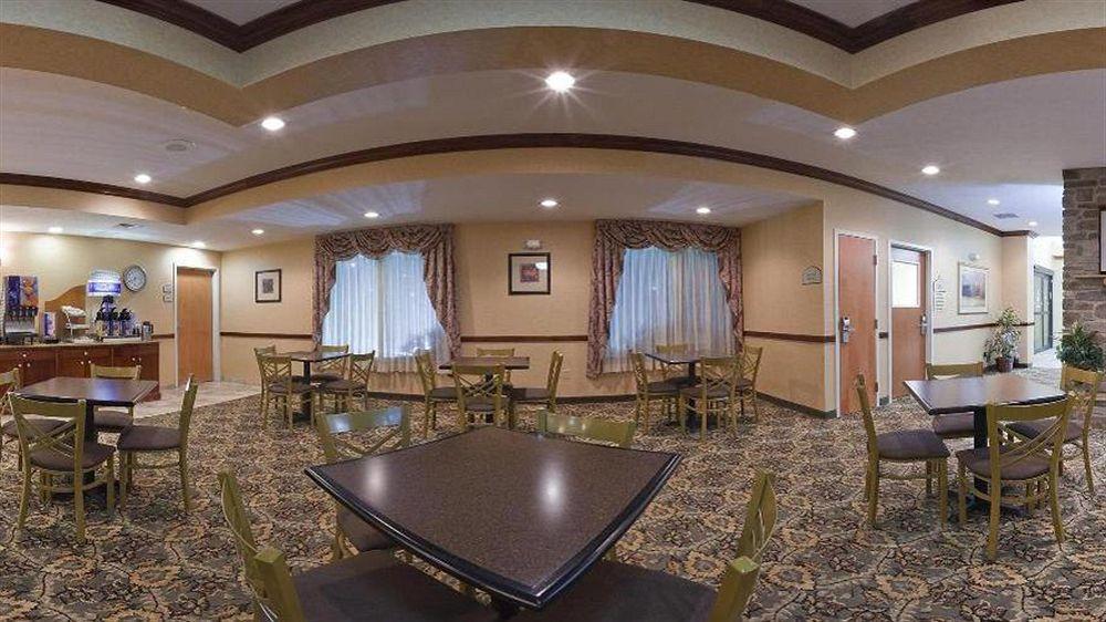 Holiday Inn Express Hotel & Suites Bismarck By Ihg Buitenkant foto