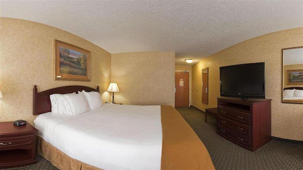 Holiday Inn Express Hotel & Suites Bismarck By Ihg Buitenkant foto