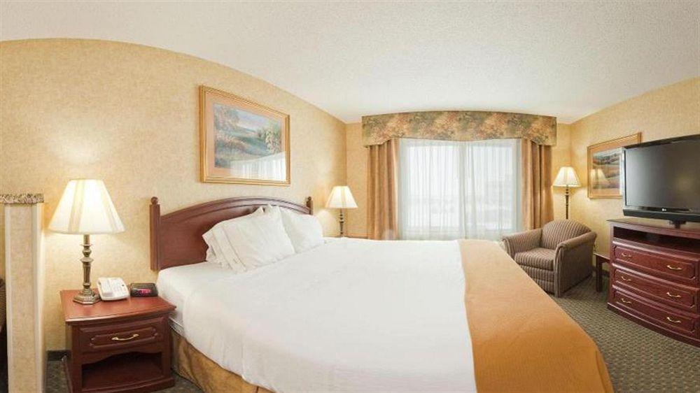 Holiday Inn Express Hotel & Suites Bismarck By Ihg Buitenkant foto