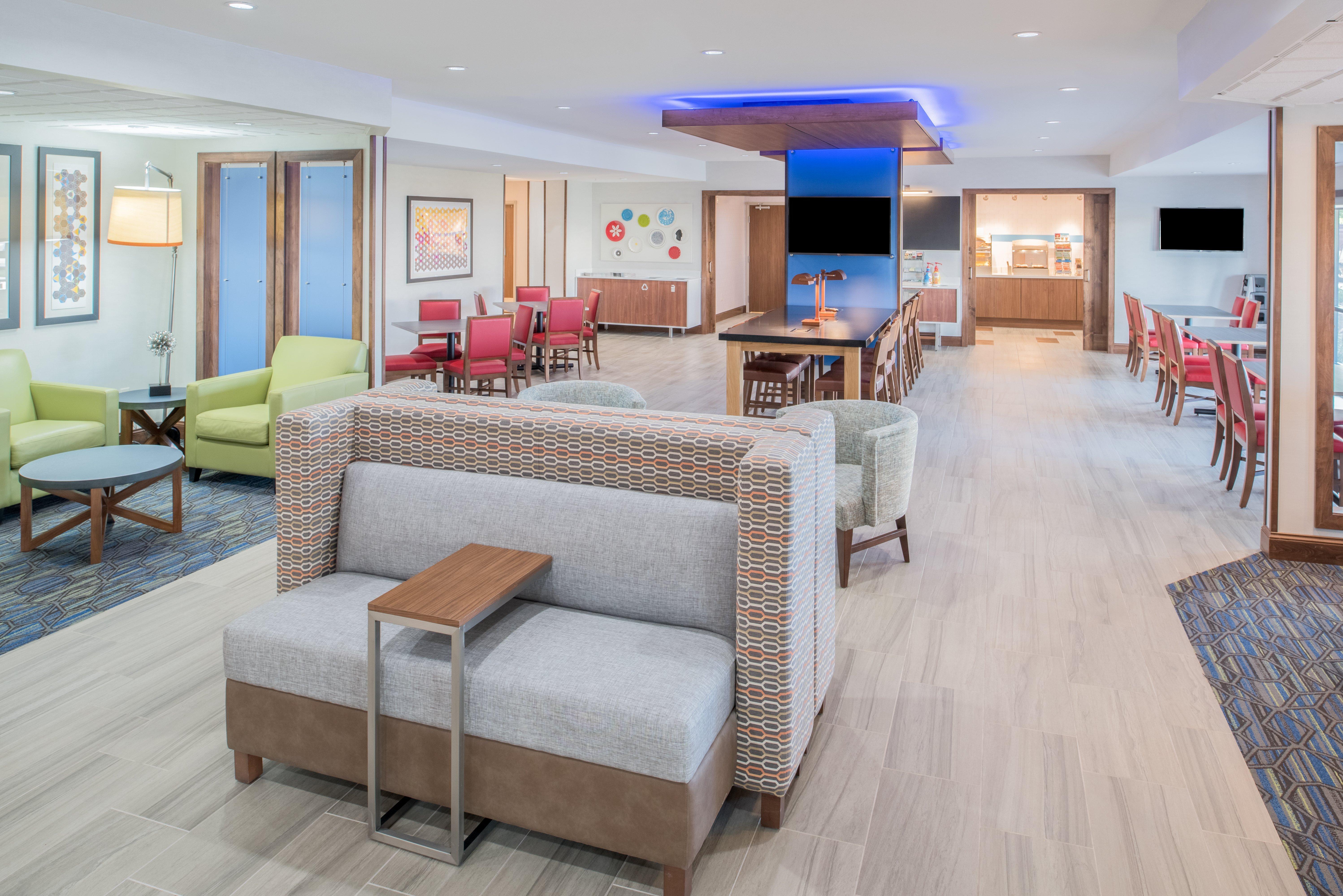 Holiday Inn Express Hotel & Suites Bismarck By Ihg Buitenkant foto