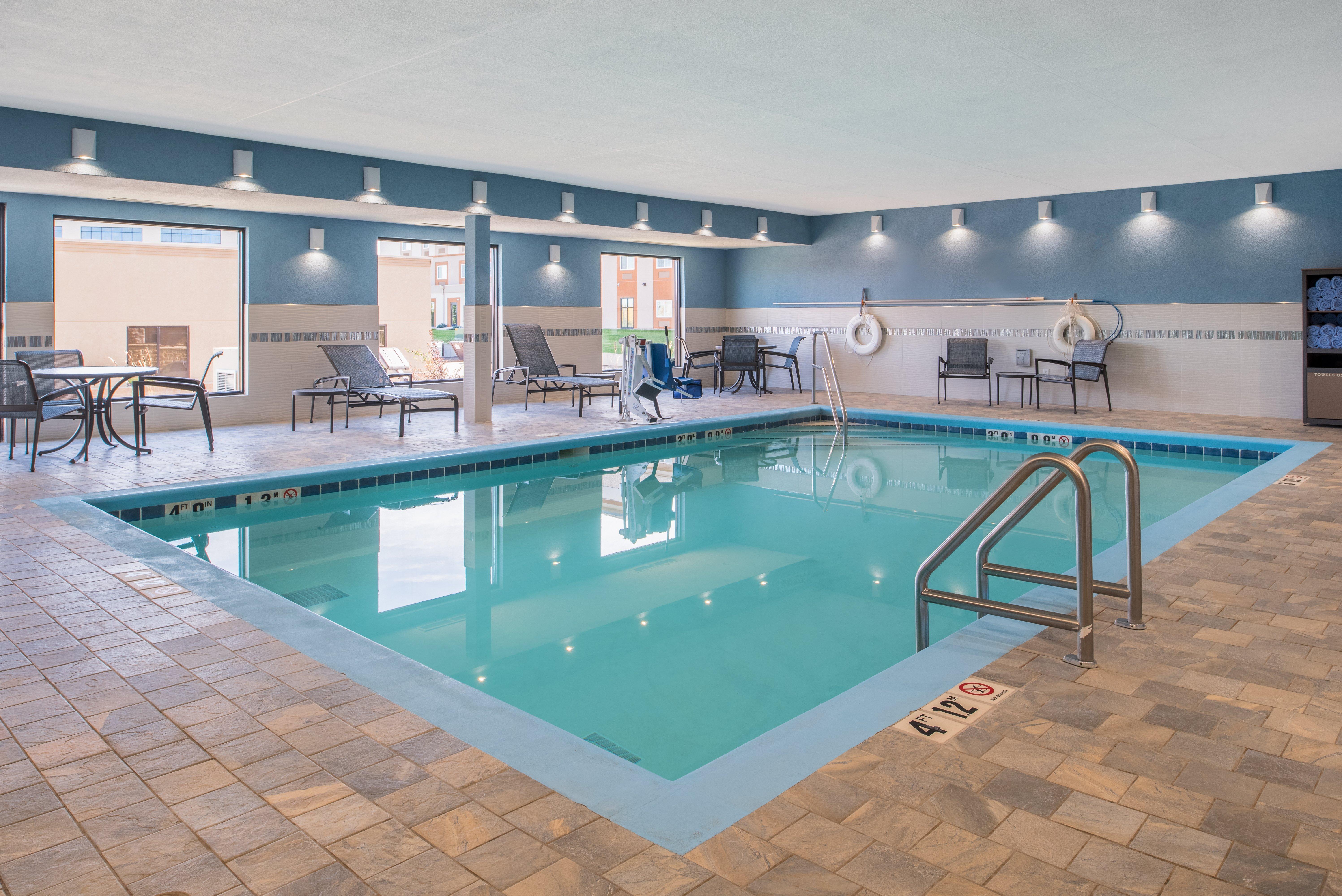 Holiday Inn Express Hotel & Suites Bismarck By Ihg Buitenkant foto