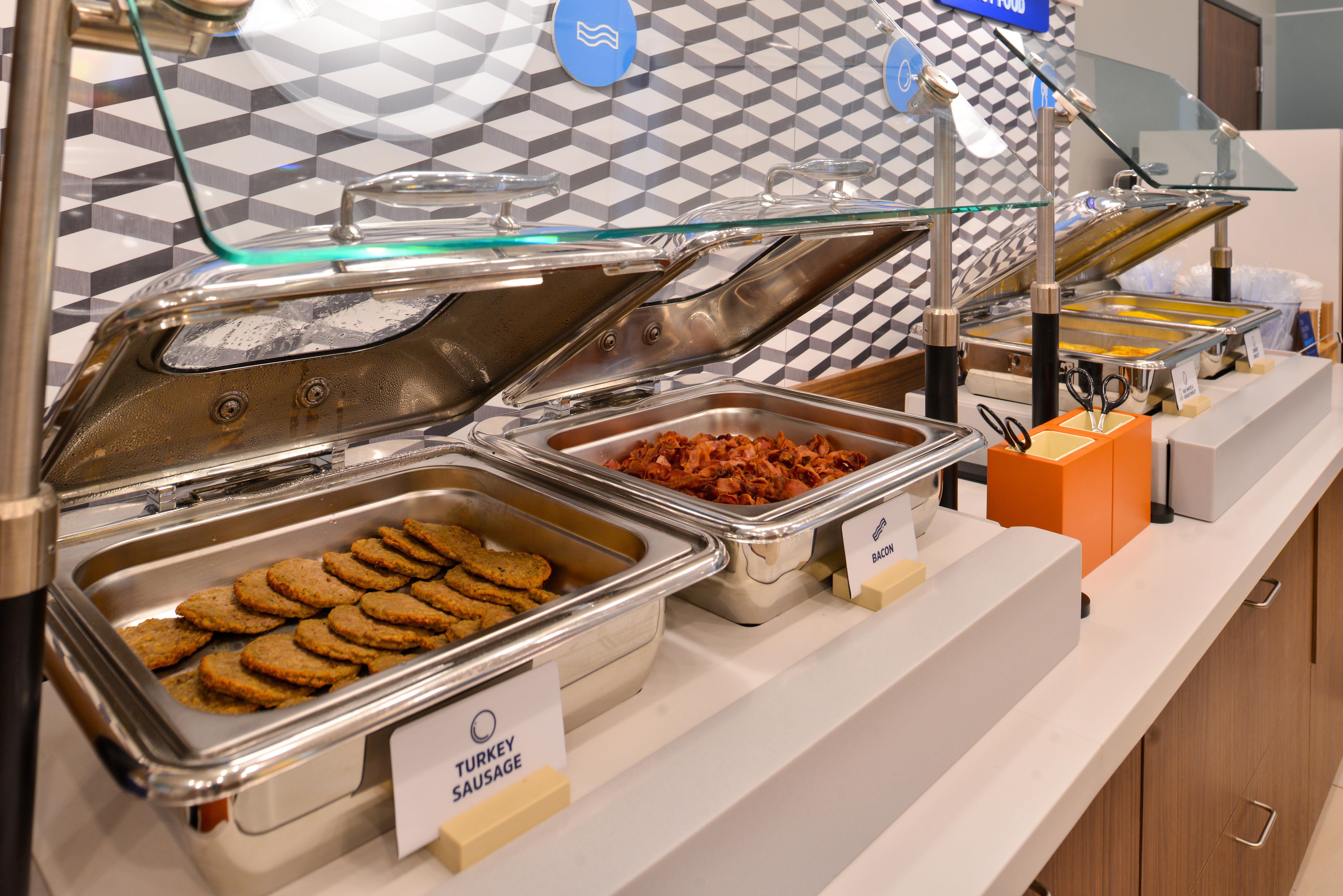 Holiday Inn Express Hotel & Suites Bismarck By Ihg Buitenkant foto