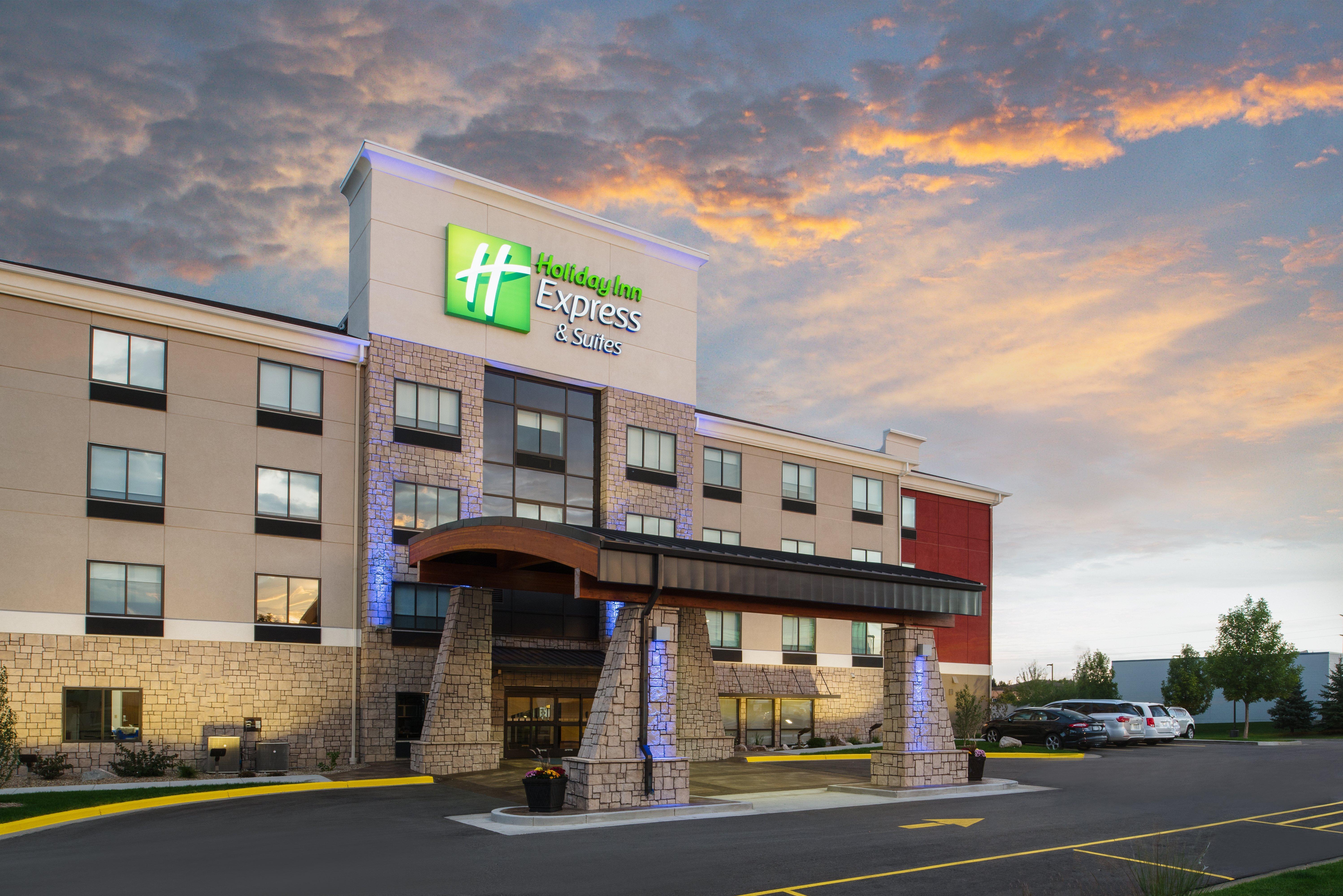 Holiday Inn Express Hotel & Suites Bismarck By Ihg Buitenkant foto