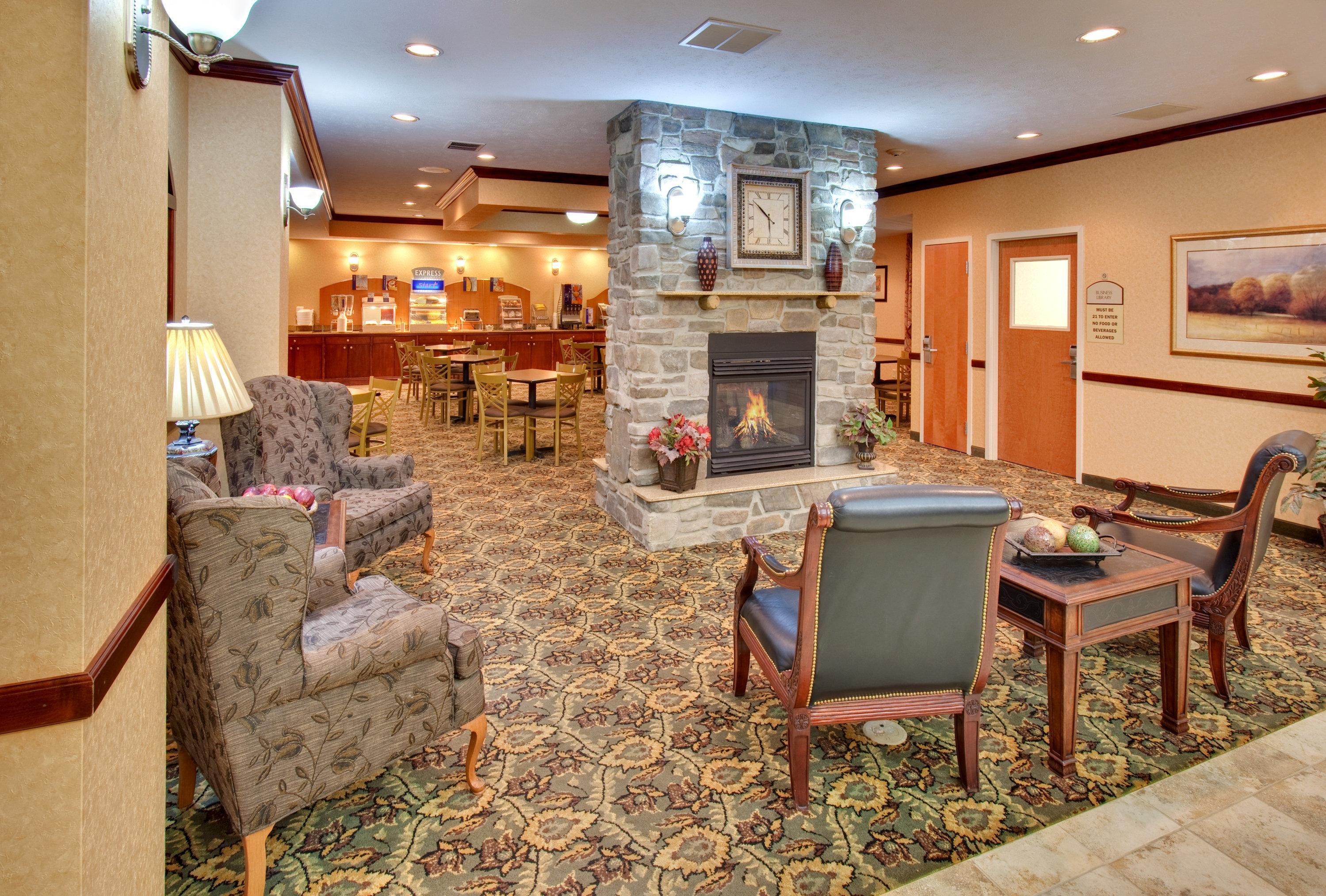 Holiday Inn Express Hotel & Suites Bismarck By Ihg Buitenkant foto