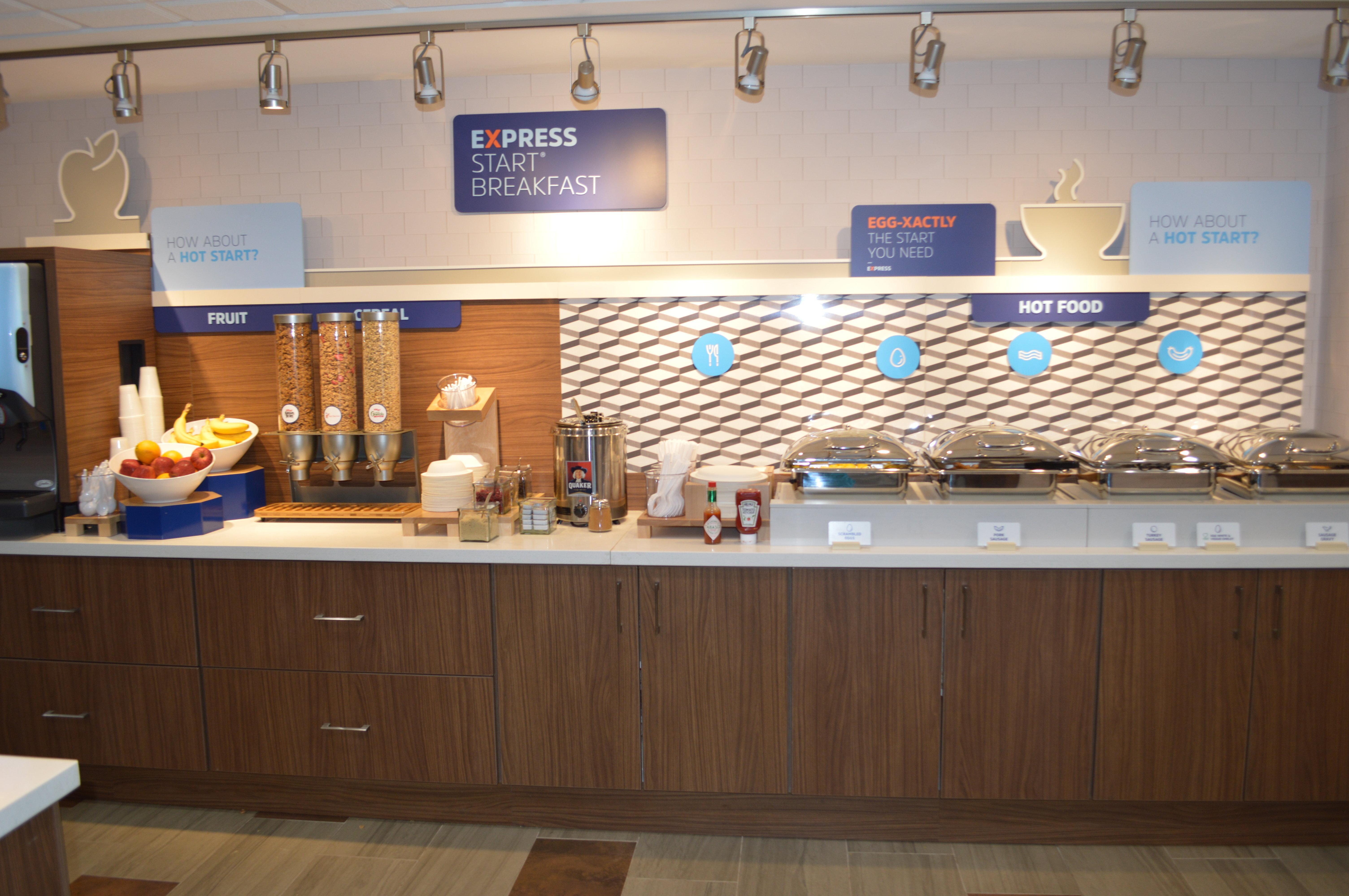 Holiday Inn Express Hotel & Suites Bismarck By Ihg Buitenkant foto