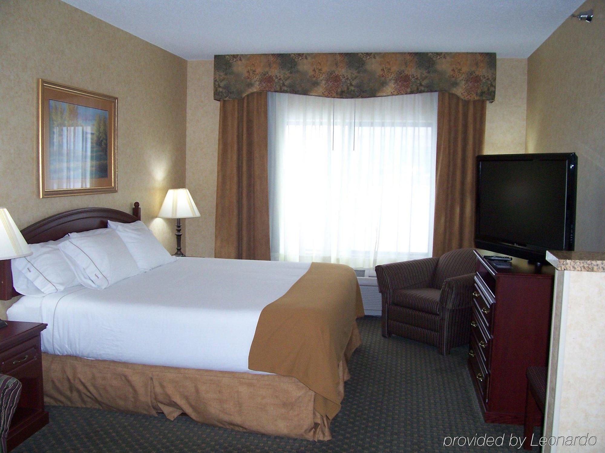 Holiday Inn Express Hotel & Suites Bismarck By Ihg Kamer foto