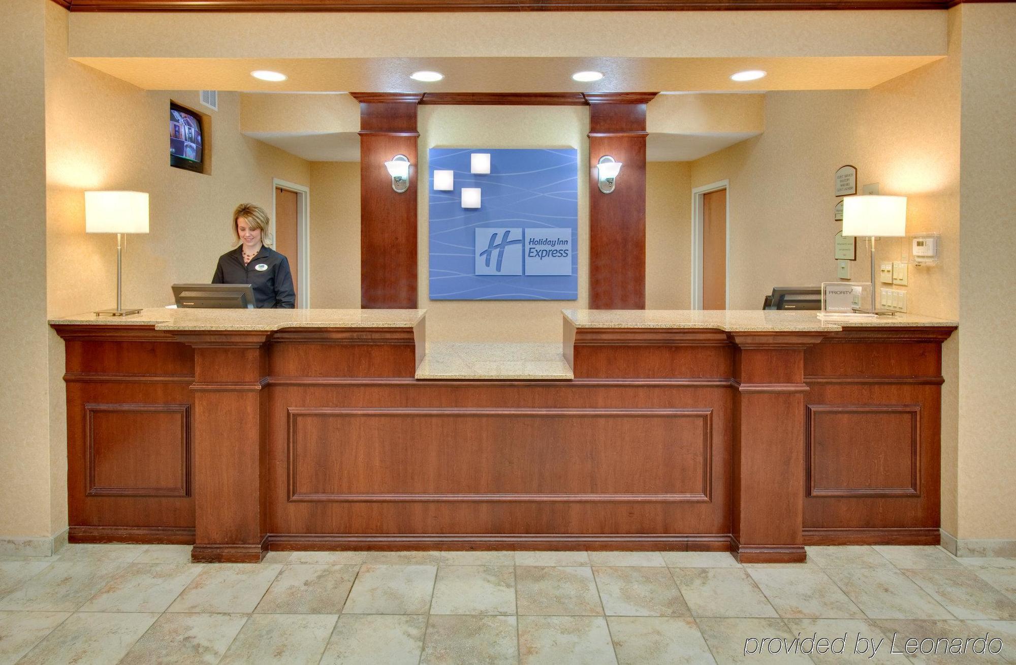 Holiday Inn Express Hotel & Suites Bismarck By Ihg Interieur foto