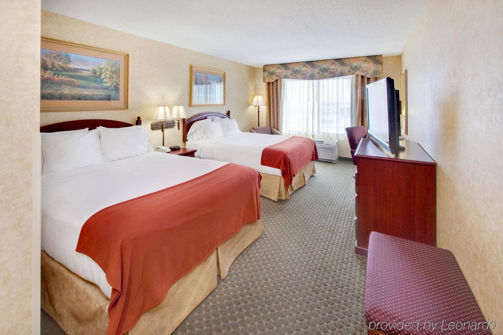 Holiday Inn Express Hotel & Suites Bismarck By Ihg Kamer foto