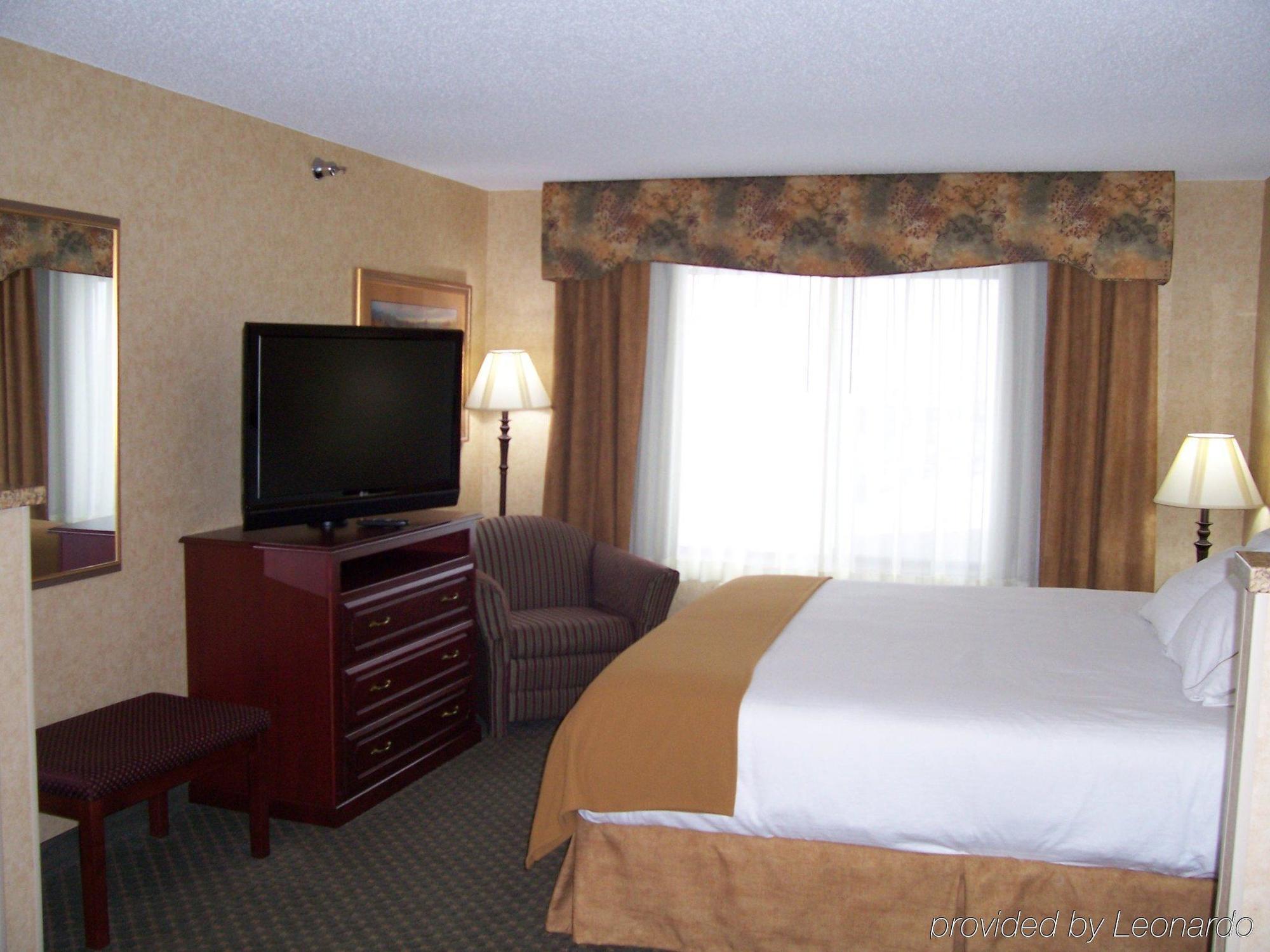 Holiday Inn Express Hotel & Suites Bismarck By Ihg Kamer foto