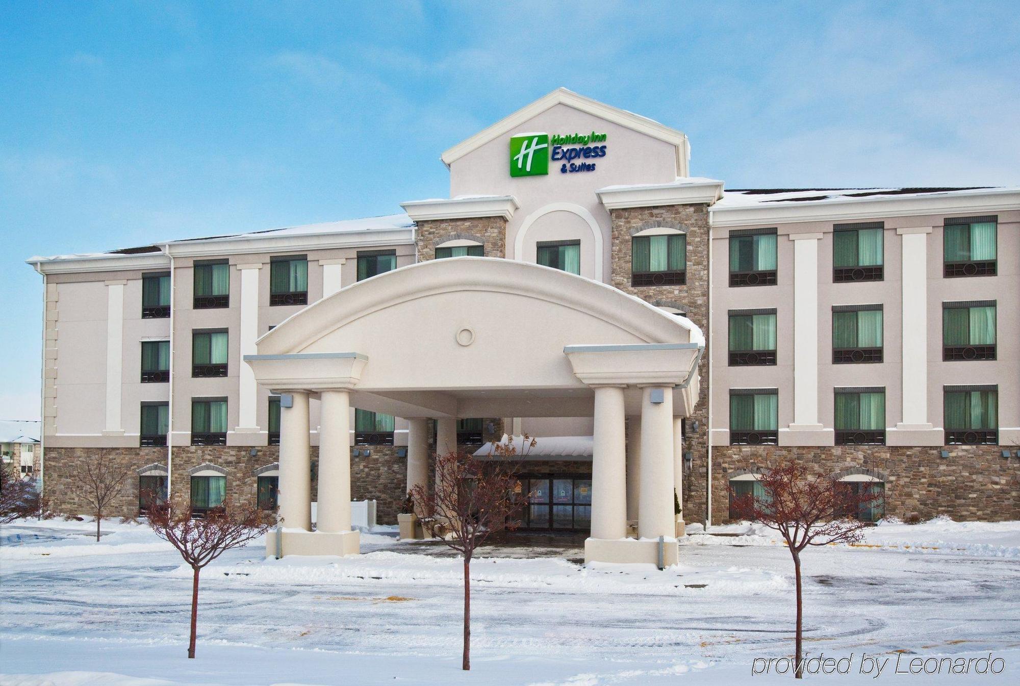 Holiday Inn Express Hotel & Suites Bismarck By Ihg Buitenkant foto