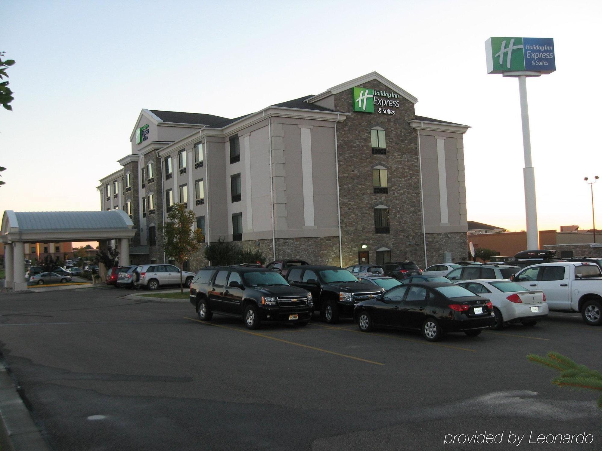 Holiday Inn Express Hotel & Suites Bismarck By Ihg Buitenkant foto
