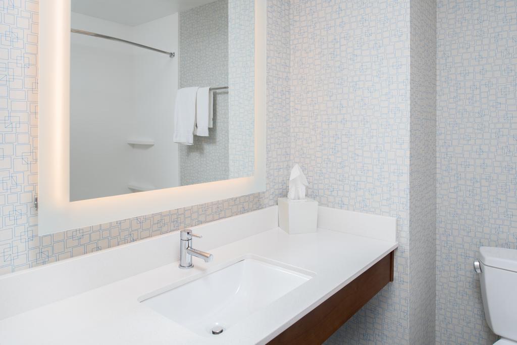 Holiday Inn Express Hotel & Suites Bismarck By Ihg Buitenkant foto
