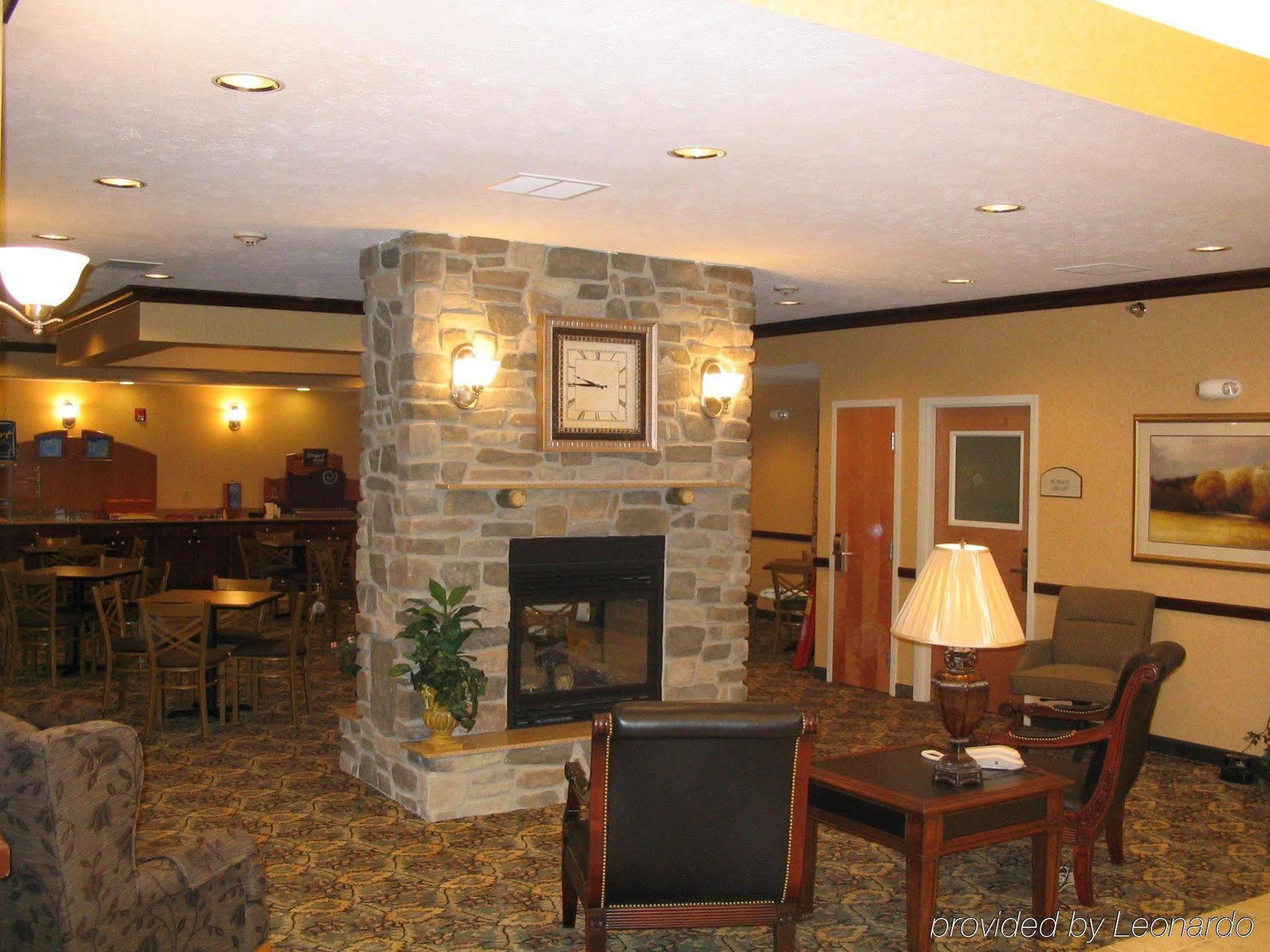 Holiday Inn Express Hotel & Suites Bismarck By Ihg Buitenkant foto